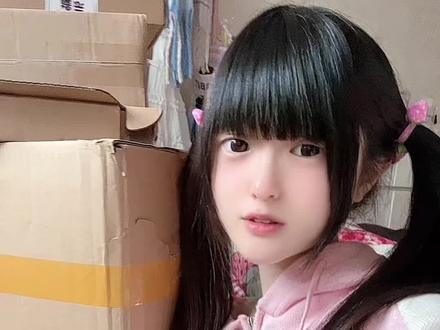 是不是你第一次玩拼豆的样子,加入豆门了请多指教^ω^ 图纸和作者会分享给大家
#拼豆 #手工diy #vlog日常 #治愈系 #萌物