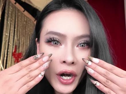 幺儿~手把手教你了哟 还不赶紧记下来!
#冷知识科普 #行业大揭秘 #美甲教程 #穿戴甲 #牢固度持久的美甲