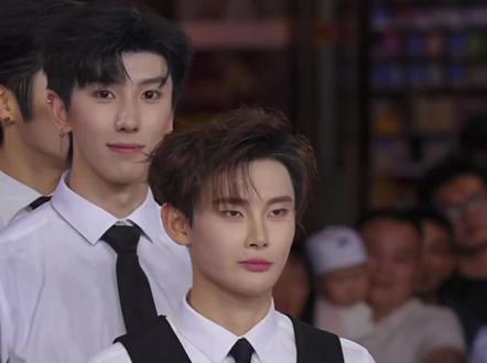 差点笑出猪声~#龙浩天团队 #ai瑶瑶银河系001 #龙浩天男团K#少年时代
