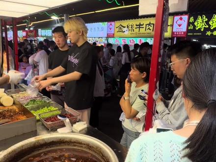 不吹不黑,在济南吃过最满意的肉夹馍 真心香飞了,第一次来环联夜市意外遇到 #肉夹馍 #济南肉夹馍 #济南美食情报局 #环联夜市 #济南美食推荐
