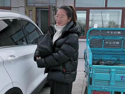 老弟搬家,亲戚都来了,一家人在一起特别热闹。 #记录生活 #搬家 #一家人