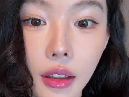 华伦天奴又又又上新了?!粉润唇膏一起品品
#华伦天奴粉润唇膏#华伦天奴120r#华伦天奴口红#华伦天奴变色唇膏