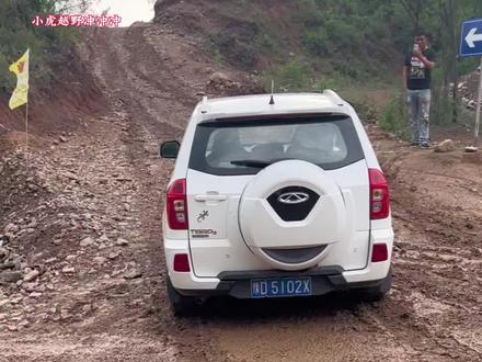 奇瑞瑞虎3.宝骏530泥地爬坡大挑战!#奇瑞