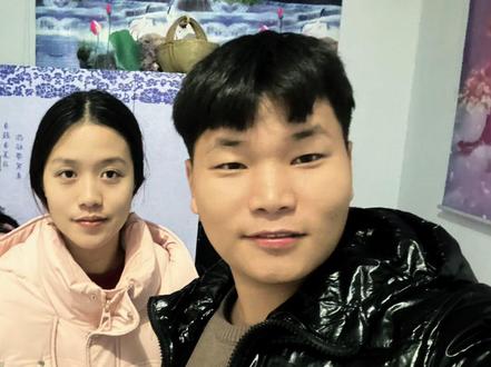 老挝丈母娘第一次来到女婿家里,非常满意,直呼中国亲家太有钱了