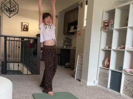 为了打卡很红的那个平板支撑视频
小仔妹很拼啊🥹
你最终成功了呀💖
这几年的舞蹈💃没白跳
体操🤸♀️也没白练
一级棒的~
#平板支撑卡点 #核心力量
#加拿大小孩日常 #我是浙江的