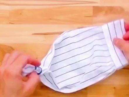 活了这么多年才知道,原来家里的衣服,全都挂错了#衣服挂法 #衣橱整理 #衣服整理收纳技巧 #生活小妙招 #生活窍门