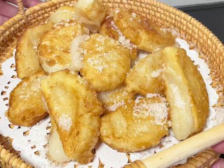 糯米糍粑用鸡蛋煎,金黄香脆,这就是小时候记忆中的味道#糯米糍粑