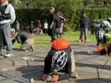 荒野归途,这个塌房、翻船小王子,永远在淘汰的边缘不断试探,看着他房塌了、船翻了…@#荒野归途 #张家界骆驼杯 #老六户外 #归途险被淘汰 #凭运气刷到的视频 @龙宝宝 @张家界七星山骆驼杯直播号1 @荒野归途 @@椰来旺食品户外 @