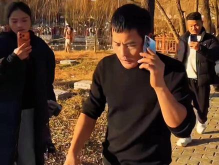 刀疤哥文旅行,大励来电问刀疤哥想不想他#荒野刀疤哥#荒野王大励 #荒野求生#贵州文旅#毕节文旅