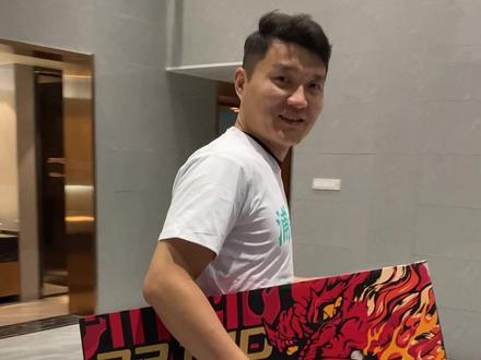 下年龙年主题的羽毛球拍#羽毛球 #运动 #羽毛球拍推荐 #享受羽毛球带来的快乐 @DOU+小助手