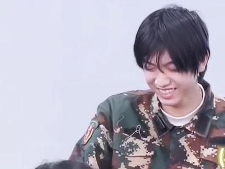 那又怎样~ 对同事和对()我还是分得清的
#桂橹 #张桂源 #王橹杰