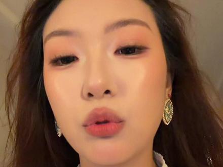 欢迎收看全职自媒体人平淡的一天都干了些什么呢? 这么晚发布还有人看吗!!!刚剪完赶紧发布
宝宝们,你们有没有人发现我的vlog时长越来越长了哈哈哈哈 ,但是我不知道你们会不会喜欢看我们这些无聊的日常呢呜呜呜,我会觉着很平淡很无聊!只是在记录我俩日常#vlog日常 #情侣vlog #vlog十亿流量扶持计划 #逛街vlog