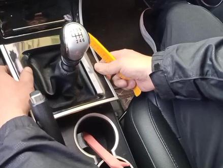 16款哈佛h2导航触摸屏不管用 维修分享,更换同型号的触摸屏并校对,故障排除。#中控屏出现故障如何解决 #汽车音响 #汽车电子 #专业维修 #汽车知识分享