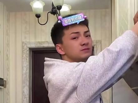 改改笔下的铁柱,一个一无所有只会努力奔跑的小孩,以后,风雨不必怕,大家都会给你撑伞的