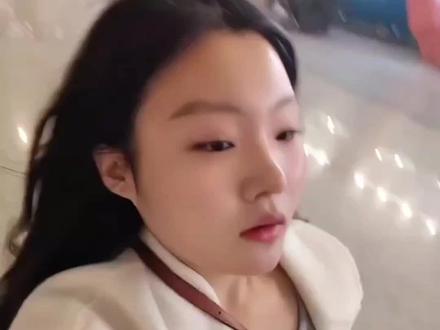 赶不上车的家人们看过来,收藏起来! 上海虹桥火车站·地铁速通极简攻略(6分钟极速进站)
每次出发必忘路线,整理自用版,只适用于地铁出发赶高铁。
⛳️方案一(强烈推荐,最快)
- 适用:检票口1–20号
- 路线:地铁到虹桥机场2号航站楼→直梯上3楼→跟着“火车”标识走→直接进站
- 实测:步行约12分钟,快跑约6分钟
⛳️方案二(人多,不推荐)
- 适用:检票口20–30号
- 路线:地铁到虹桥火车站,尽量找直梯上楼
- 缺点:人多拥挤,需横穿大厅,耗时更长
#内容过于真实 #抖音扶持流量 #百亿流量补贴计划 #创作者扶持计划