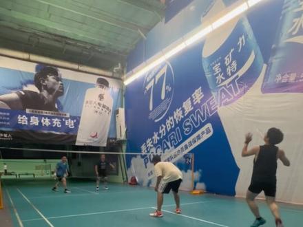 这个拍子的发售时间是7.22 晚20点,官方渠道拿到27磅,5u。测评挺中肯的,不喜勿喷。#羽毛球 #一起打羽毛球 #又菜又爱玩系列 #适合女生的拍子 #川崎极光7