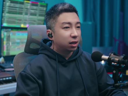 何意味?新年只剩求财了是么?词曲都雷霆,这是过年的味儿吗? #TF家族四代 #发发NOW #过年氛围提前搞起来了 #锐评 #Reaction