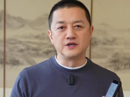 1月23日,#李亚鹏直播带货一晚卖超7500万,热度碾压“与辉同行”登顶,直播间呼吁大家理性下单,#李亚鹏近30天涨粉超350万