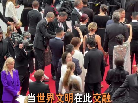 当世界文明在此交融,东方骨相就这样闪耀法兰西!#戛纳电影节 #红毯 #巩俐 #张艺兴 #周也