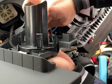 拆完直接接线装上我们的大屏导航,大气方便且美观#汽车导航 #奥迪TT #撸车日常