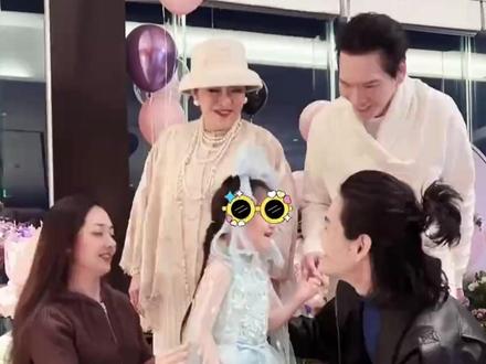 #郭碧婷要求向佐每天和孩子联系 ,坦言相比夫妻相伴更重视亲子互动,喊话向佐“孩子难过我就飞过去打你”#郭碧婷 #亲子互动 #家庭教育