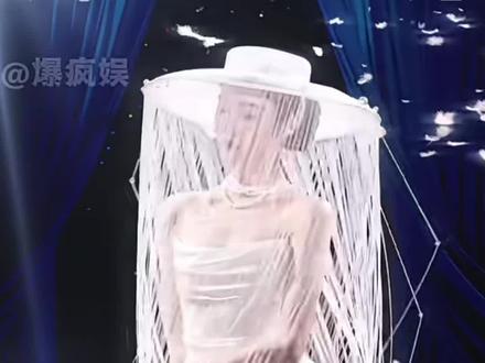 听说我的设计上热搜了?平常不太玩抖音,但朋友告诉我这两个造型在这里很火,过来瞧一瞧,认领一下。火的话以后就常驻了。
#张艺凡 #卢昱晓 #MUGAZHANG #微博之夜