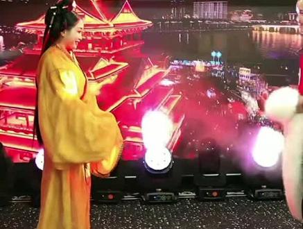 韦山首场卖货,欢迎花花做客直播间#心动部落 #荒野扛海碗 #荒野蜜蜂哥阿乐 #荒野杨东东 #荒野韦山