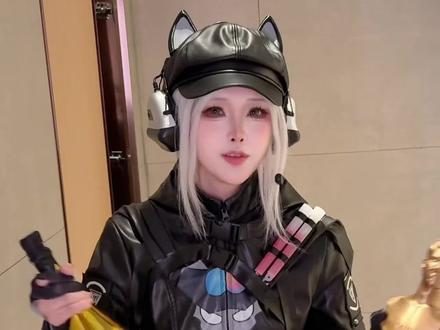 这算不算蜂医的高光时刻 来祝我们的哈基蜂生日快乐!把把吃饱!下一位祝福在@_彼晨又在偷懒
#三角洲蜂医生日会 #三角洲行动 #新春来三角洲接红