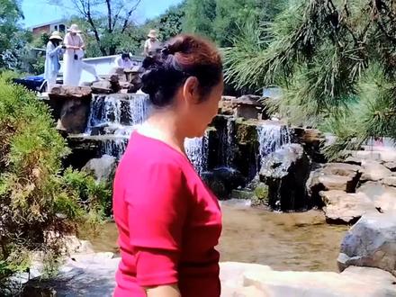 文姜公园不仅有漂亮的喷泉,还有美丽的琉璃画。#泉水 #淄博博山文姜公园 #喷泉流水景观