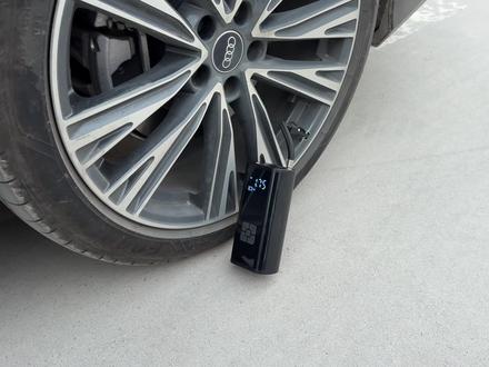 车载便携充气泵 冬天一到,气温降低,导致车辆轮胎气压不足,所以车里备一个充气泵实在太有必要了,使用简单,随时解决问题#充气泵 #汽车好物 #有车必备