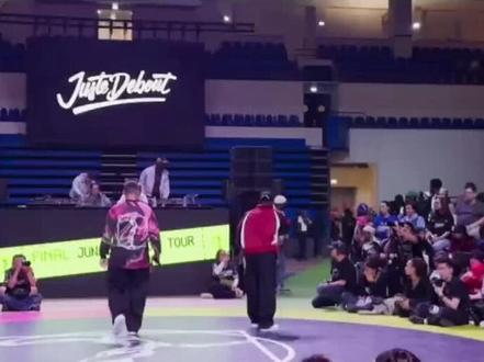 征服世界舞台!🇨🇳秋秋世界街舞大赛夺冠完整视频 #街舞 #中国少年强 #世界冠军
中国13岁少年李勇秋(秋秋),在法国巴黎举办的世界街舞总决赛中,夺得Junior Dance Tour(少儿组)全球总冠军,成为中国首位在该顶级赛事夺冠的B-boy(地板舞舞者)。
(来源:网络)#演出现场拍摄 #创作者中心