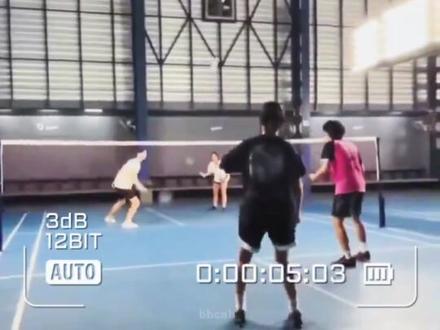 谁?谁家老公打球这么猛这么帅?
拉夫拉克闻声赶来:我…我家的牛🐮!😼!
#milklove #milkpansa #泰星 #gmmtv艺人 #milk