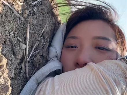 谁会喜欢一堆土,可是土里躺着我最爱的人,在你身边我会无比安心#丧偶