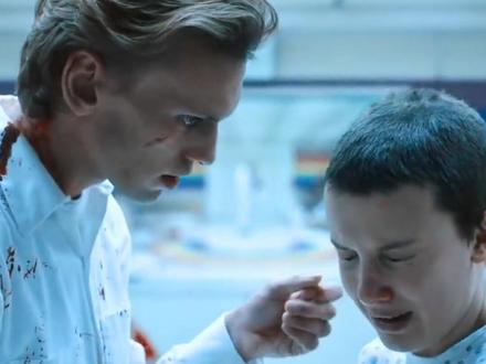 进来看格林德沃的无杖魔法!!!杰米真的天选格林德沃。#怪奇物语 #怪奇物语4 #杰米坎贝尔鲍尔 #格林德沃 #哈利波特