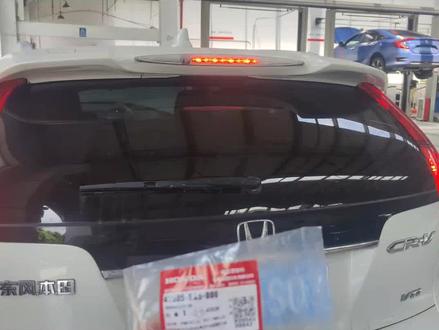 本田CRV刹车开关胶塞老化,换一胶塞#东风本田 #汽车知识 #现场实拍 #crv #刹车灯