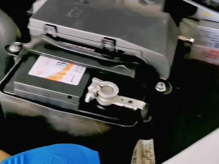 荣威RX5,换完电瓶之后,仪表点亮故障灯,故障码清也清不掉,我们来看一下,如何处理。
#修车 #数据恢复 #每天一个用车知识 #修车人
#汽车