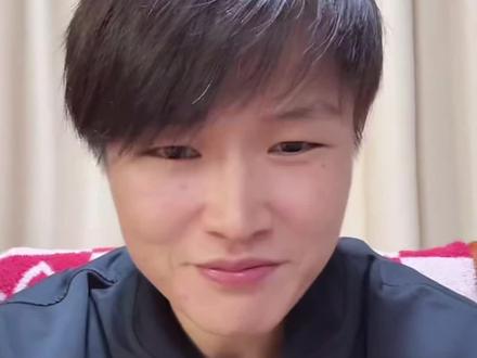 张伟丽第一次和粉丝连麦,双方都紧张坏了😄
#UFC #张伟丽