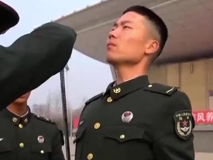 直击国旗护卫队员选拔现场:身高必须在1米82到1米90之间,而且要跟臂展相同。网友:真正的万里挑一!#追星就追人民子弟兵