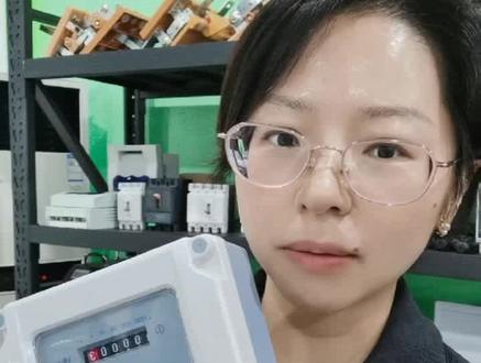 电表怎么读用电量#电表问题 #用电量 #三相四线电表配互感器@不想画图的老高