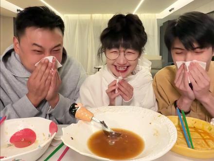 不方便的方便面#大学生挑战征集令 #超能挑战赛 #你快别来捣乱了 #高吃商女友 #毛石的情侣异常