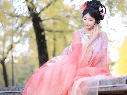 平湖风颂:十一字家风里的江南文化传承密码#平湖风颂 #汉服 #国风打卡 #拍照出片打卡圣地 @平湖风颂