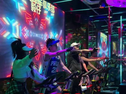 #大花轿 最近被刷屏了的大花轿,我和那妹妹啊把手牵 又到那山顶我走一遍啊#张艺兴 #张艺兴全兴企划 #热歌热门分享