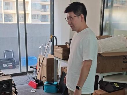 开机主板VGA自检灯常亮 显卡排除没问题 会是什么问题呢 这台售后主题问题是客户开机一直卡在VGA自检灯,过不去自检,拿去电脑店,电脑店说主板问题。客户寄回这边售后检测,我们收到首先排除了显卡故障导致的VGA常亮,再排除主板故障,最后确认问题售后。#装机 #电脑 #数码 #电脑装机 #电脑维修