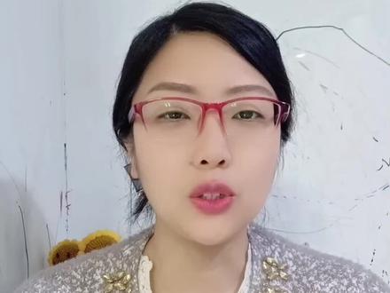 三下二单元看图写话《放风筝》怎么写? 三下二单元看图写话《放风筝》这篇看图写话如何写才能拿高分?老师一个视频讲清楚,记得点赞关注老师,和老师一起学起来!#家长必读 #存档我的备考日常#三年级语文#看图写话 #习作指导 @抖音作者助手 @抖音小助手