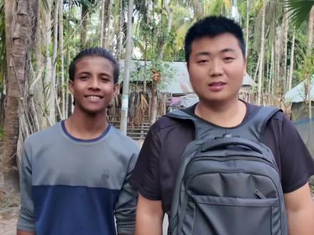 到工地小伙波迪家做客,一家人热情似火招待胖军,异国他乡倍感温暖#子安环球故事 #孟加拉国 #嘴哥