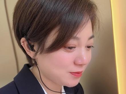 吴经理进行曲,全网霸屏#第三视角ootd #你才是镜头焦点 #行业经理 #中国黄金方正店