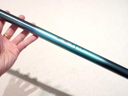 名伦青龙影7.2米实测,定位在青龙雨和青龙攻之间的偏小综合的竿子,轻硬挺,做工在同级别不算出色,中前段锥度大。持感抛投优于兰亭极二代轻量版,腰力手感弱于兰亭极二代轻量版。#2023dou来钓鱼 #原来钓鱼才是抖音运动顶流 #每天跟我涨知识 #钓鱼 #鱼竿渔具 #2023一起钓鱼吧