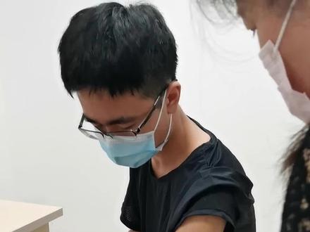 和同学掰手腕不小心造成骨折,孩子们千万不要用蛮力!#骨折手术 #运动损伤 #掰手腕比赛 #肩肘康复 #掰手腕 #抖音小助手