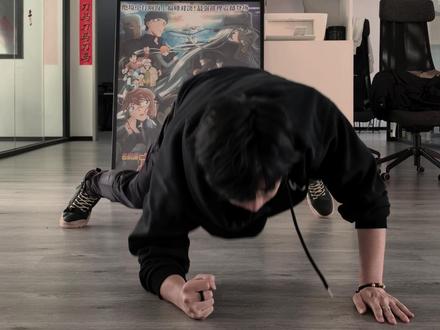 确实该练了 交作业了姐姐们 #平板支撑手势舞挑战 #核心挑战 #平板支撑卡点挑战 短剧导演版 #潘文驰