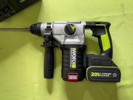 小伙伴们做主~先测打孔还是瓷砖功能与续航~ @WORX威克士 #WORX威克士 #锂电电锤 #安装工程